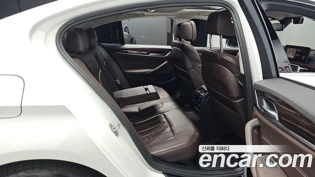 BMW 5-Series 2021 thumb 10
