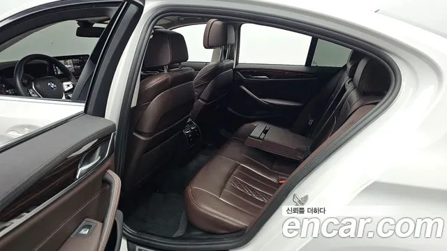 BMW 5-Series 2021 thumb 11