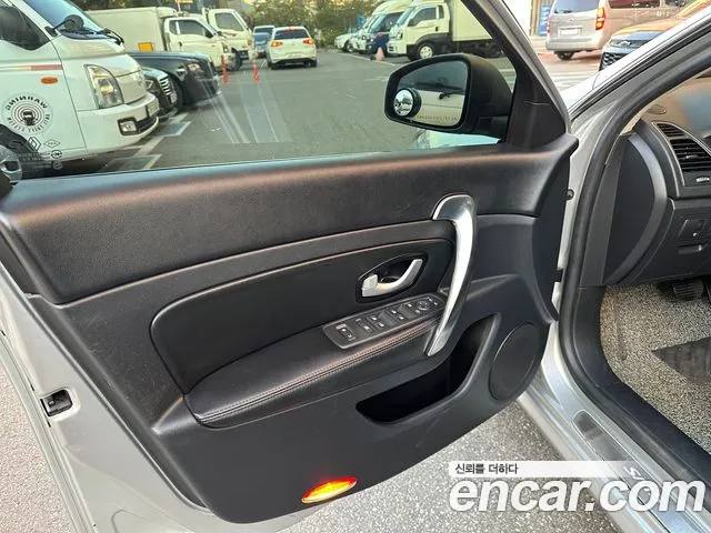 Renault-KoreaSamsung SM5 2011 thumb 5