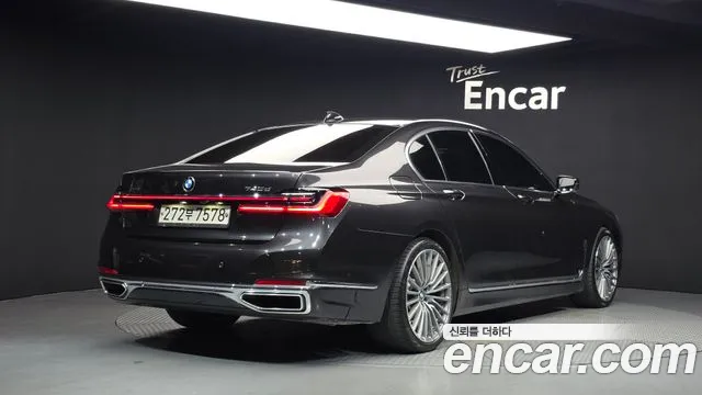 BMW 7-Series 2020 thumb 2