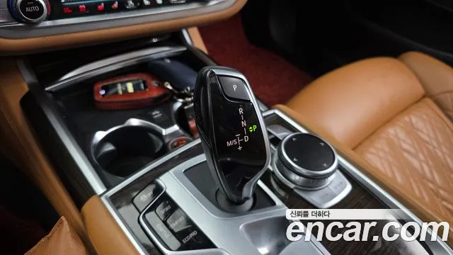 BMW 7-Series 2020 thumb 9