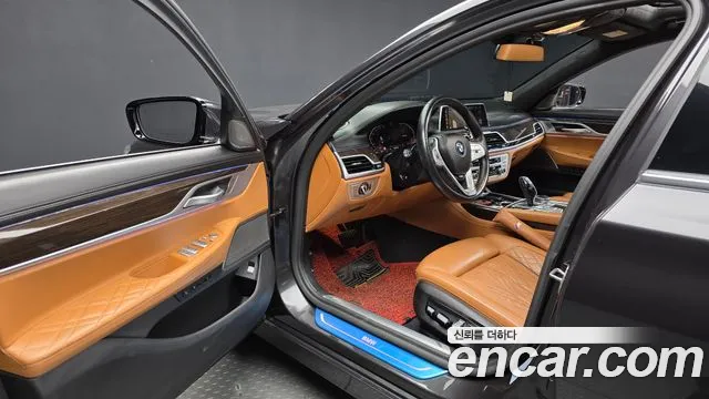 BMW 7-Series 2020 thumb 10