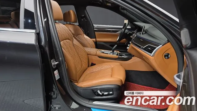 BMW 7-Series 2020 thumb 11