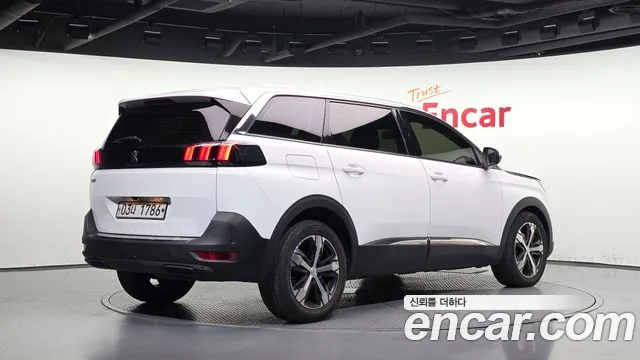 Peugeot 5008 2018 thumb 2