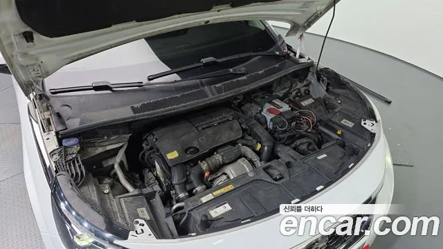 Peugeot 5008 2018 thumb 6