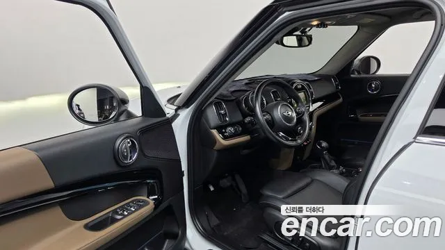 MINI Countryman 2017 thumb 10