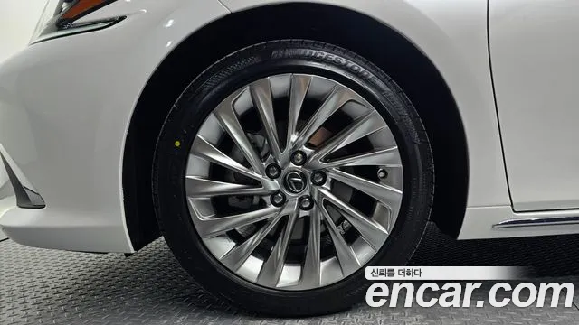 Lexus ES 2026 thumb 4
