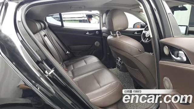 Kia Stinger 2017 thumb 12