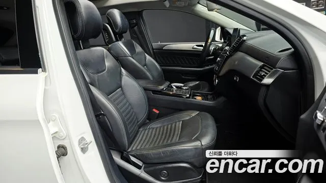 Mercedes-Benz GLE 2017 thumb 12