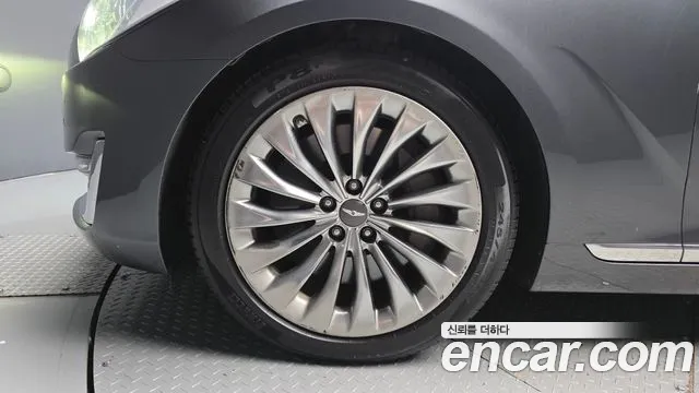Genesis G90 2017 thumb 5