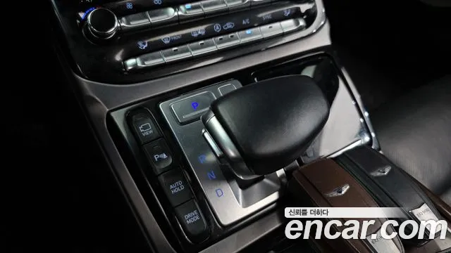 Genesis G90 2017 thumb 9