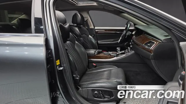 Genesis G90 2017 thumb 11