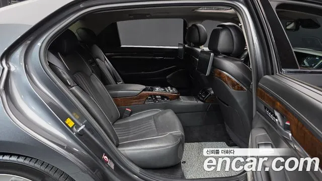 Genesis G90 2017 thumb 12