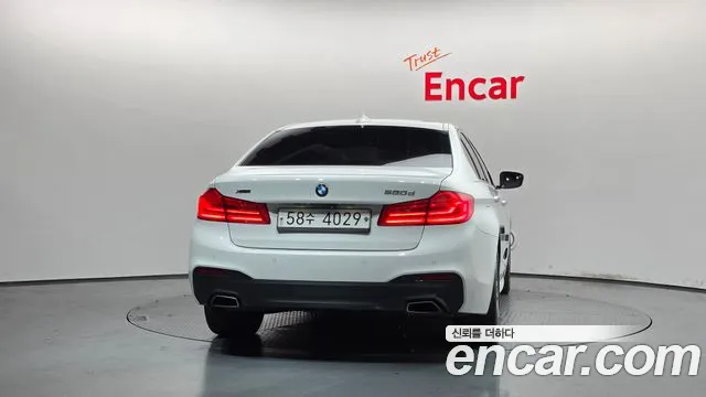 BMW 5-Series 2017 thumb 4