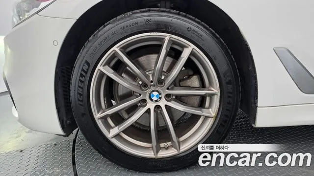 BMW 5-Series 2017 thumb 5