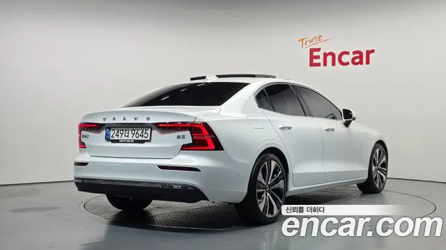 Volvo S60 2024 thumb 2