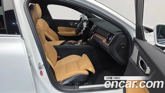 Volvo S60 2024 thumb 11