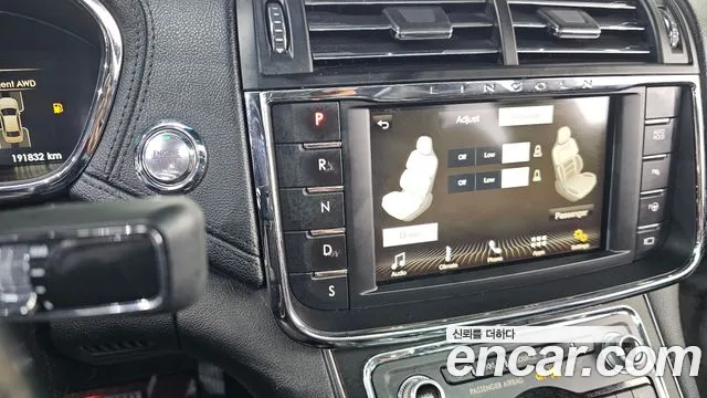 Lincoln Continental 2017 thumb 8