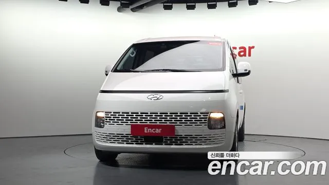 Hyundai Staria 2023 thumb 2