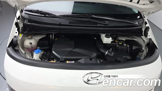 Hyundai Staria 2023 thumb 5