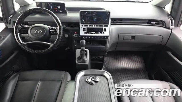 Hyundai Staria 2023 thumb 6