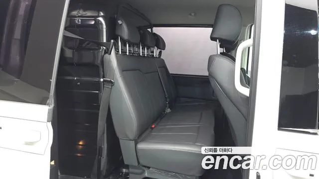 Hyundai Staria 2023 thumb 10