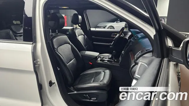 Ford Explorer 2016 thumb 10