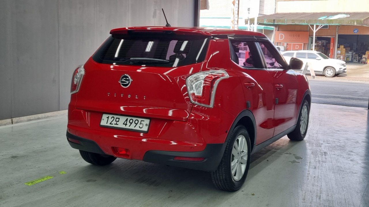 KG_Mobility_Ssangyong TIBOLI 2015 thumb 2