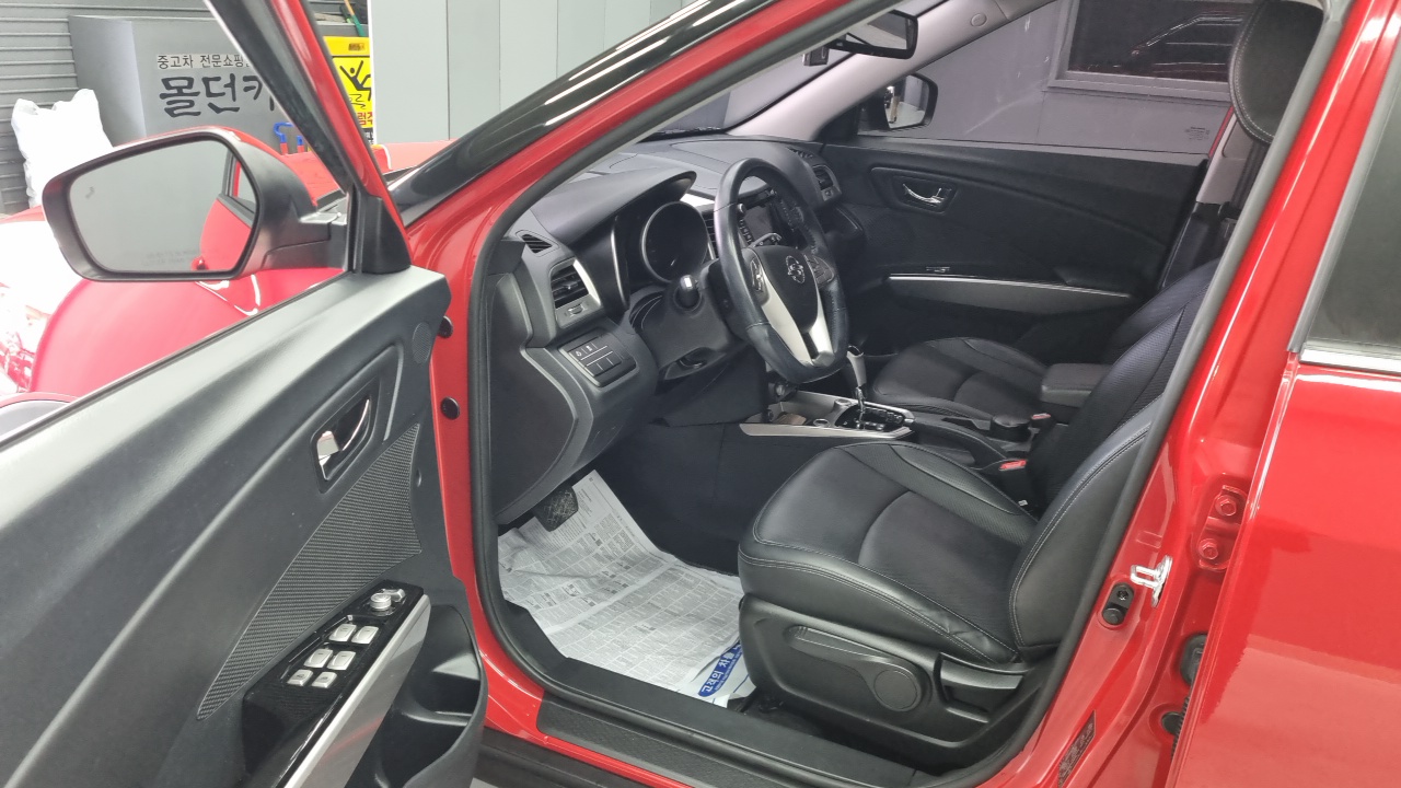 KG_Mobility_Ssangyong TIBOLI 2015 thumb 10