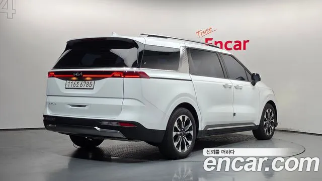 Kia Carnival 2023 thumb 2