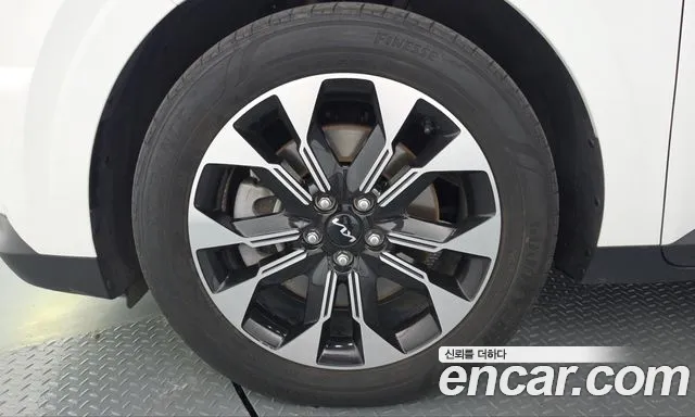 Kia Carnival 2023 thumb 5