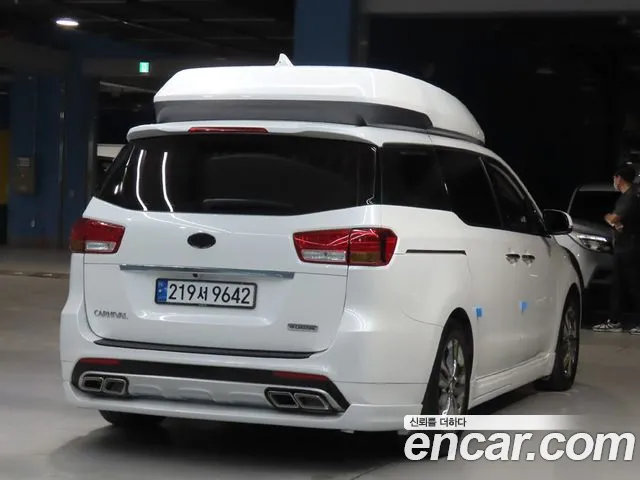 Kia Carnival 2017 thumb 2