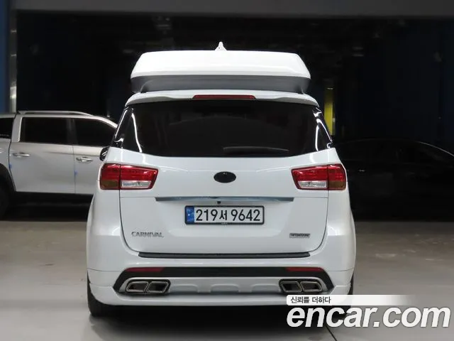 Kia Carnival 2017 thumb 4