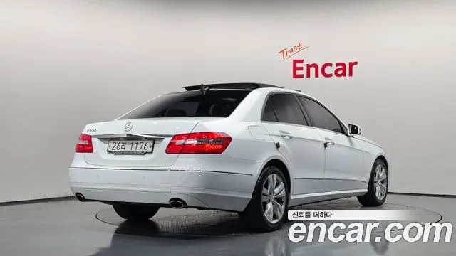 Mercedes-Benz E-Класс 2013 thumb 2