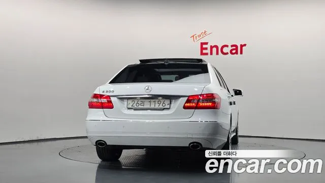 Mercedes-Benz E-Класс 2013 thumb 4