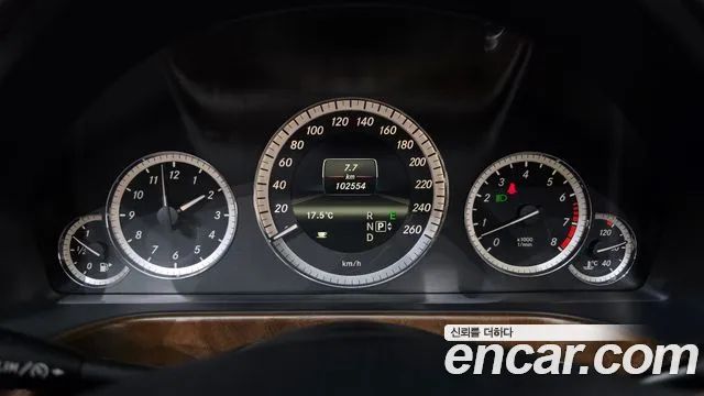 Mercedes-Benz E-Класс 2013 thumb 8