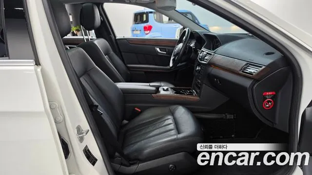 Mercedes-Benz E-Класс 2013 thumb 11