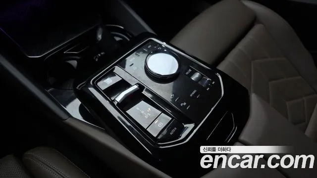 BMW 5-Series 2024 thumb 8