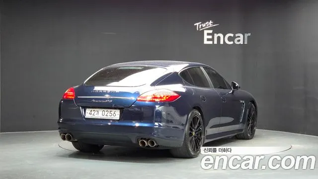 Porsche Panamera 2011 thumb 2