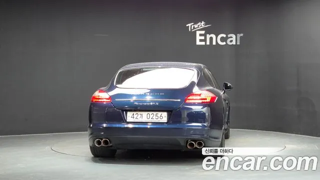 Porsche Panamera 2011 thumb 4