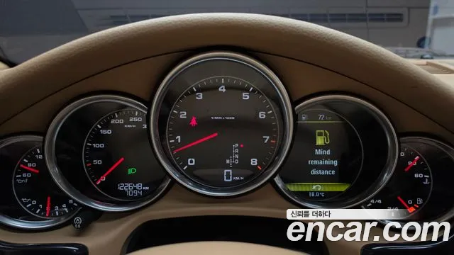 Porsche Panamera 2011 thumb 8