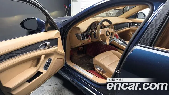 Porsche Panamera 2011 thumb 10