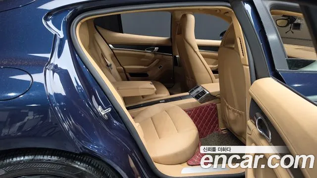 Porsche Panamera 2011 thumb 11