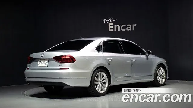 Volkswagen Passat (North America and China) 2018 thumb 2