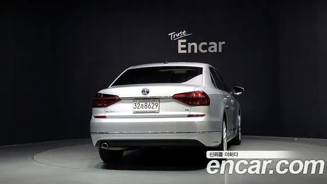 Volkswagen Passat (North America and China) 2018 thumb 4
