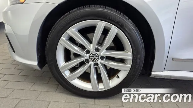 Volkswagen Passat (North America and China) 2018 thumb 5