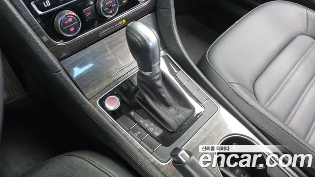 Volkswagen Passat (North America and China) 2018 thumb 9