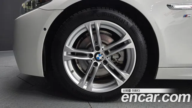 BMW 5-Series 2016 thumb 4
