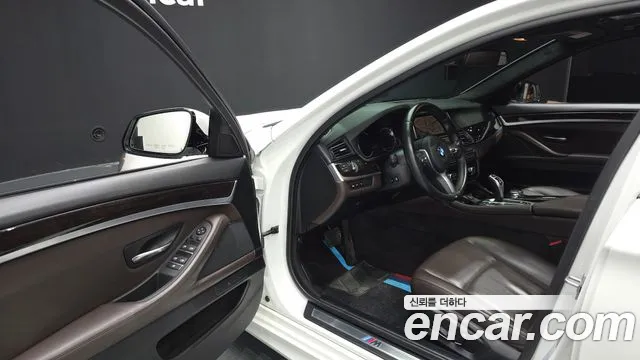 BMW 5-Series 2016 thumb 9