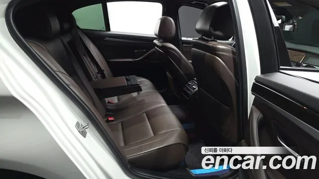 BMW 5-Series 2016 thumb 11